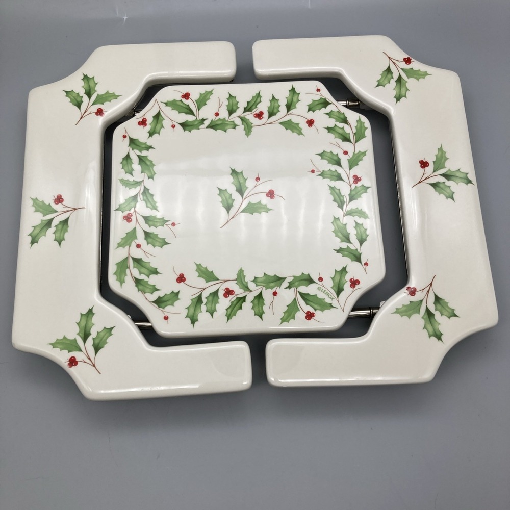 Lenox Holiday Holly Leaves Porcelain Christmas Holly Berry Expandable Trivet